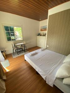 a bedroom with a bed and a table in it at L & Ev Be My Guest in San Juan