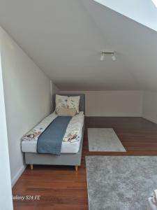a small bedroom with a bed in a attic at Gościniec Chmielnicki in Chmielnik