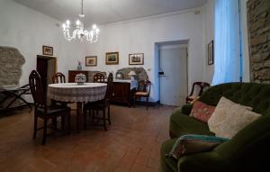 a living room with a table and a green couch at B&B Cortebonomini apartment in Neviano degli Arduini
