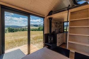 a view of the kitchen and dining room of a tiny house at Glamping Silverboy in Toužim