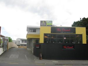 a store front of a building with a sign on it at Greenlane Motel in Auckland