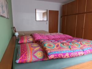 a bed with two pillows on it in a room at Apartment am Vechtesee in Schüttorf