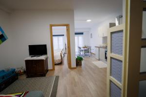 a room with a kitchen and a living room at Alojamento da Zá in Vila Pouca de Aguiar