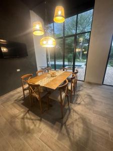 a dining room with a wooden table and chairs at Casa en Sanber in San Bernardino