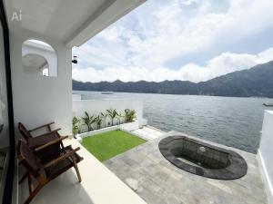 a view of the water from the deck of a boat at Uma Danu Villas Kintamani in Kubupenlokan +5 photos