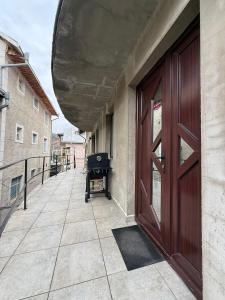 a building with a door and a grill on a sidewalk at Best Apartment Scheia in Suceava