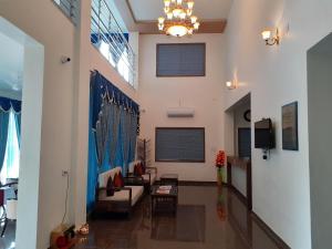 a living room with a couch and a chandelier at Hotel Aravali Hills View in Kuchāman City