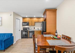 a kitchen and dining room with a table and a blue couch at Bird House Pet-Friendly Studio, near Dollywood in Pigeon Forge