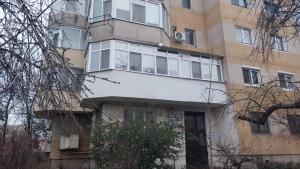 a tall building with windows on the side of it at Spania Studio in Craiova