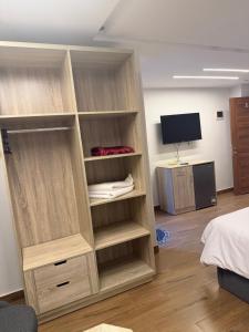 a book shelf in a room with a tv at الحصرى Elhosary otel in 6th Of October