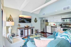 a living room with a blue couch and a kitchen at Mariner's Watch 4267 in Kiawah Island