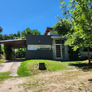 a house with a tv in the front yard at Titanes Pinamar in Pinamar