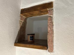 a window in a wall with a candle in it at Villa Amici Apartment in Fontignano