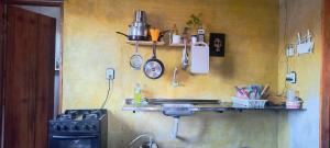 a kitchen with a sink and a stove at Abrigo de Montanha Quixadá in Quixadá +30 photos