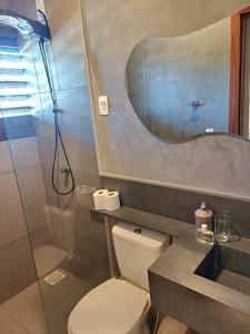 a bathroom with a toilet and a sink and a shower at Casa meravigliosa vicino alla spiaggia con grande piscina e giardino in Beberibe +21 photos
