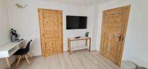 a room with a door and a table and a desk at Pension am Bach Nice Dreamis in Fuldatal