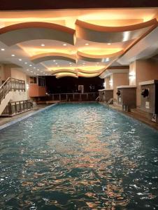 a large pool of water in a hotel room at Birch Tower Condominium Malate in Sampong