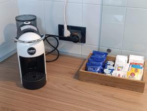 a blender sitting on a counter next to a box of food at Palma's house in Cambiago