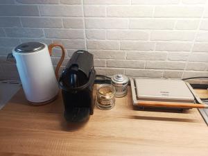 a coffee maker on a table next to a laptop at Τα πλατάνια in Áno Kariófiton