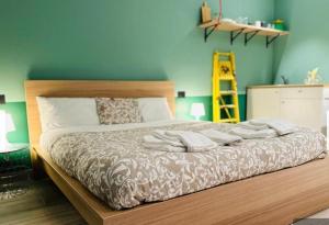 a bedroom with a large bed with a wooden headboard at Mini alloggi alle terme in Abano Terme