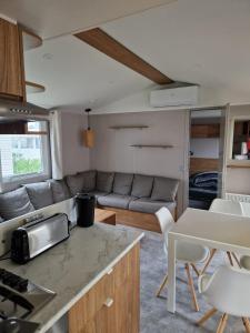 a kitchen and living room of a caravan at Lac des rêves in Lattes