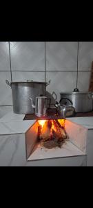 a stove with two pots and pans on top of it at Sitio4meninos in Pinheiral +12 photos