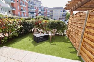 a small garden with two chairs and a table at La Cosy House in Courcouronnes