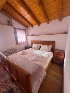 a bedroom with a large bed in a room at Cà de l'Angel in Torre di Santa Maria