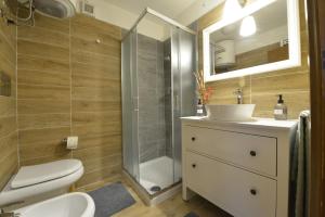 a bathroom with a toilet and a sink and a shower at LE REFUGE DU COEUR in Pré-Saint-Didier