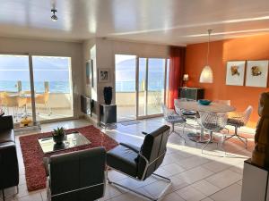 a living room with a view of the ocean at Residenza Acapulco I by Fewotessin in Moscia