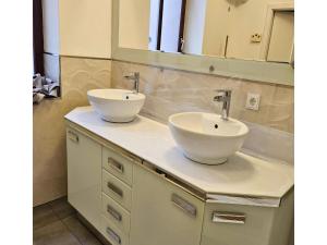 a bathroom with two sinks on a counter at Apartment für Monteure oder Reisende in Bad Camberg +20 photos