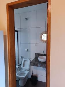 a bathroom with a toilet and a sink at Refúgio São Tomé in São Thomé das Letras +60 photos
