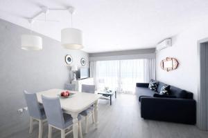 a living room with a table and a couch at Apartamento Benalmádena costa, Torremuelle in Benalmádena