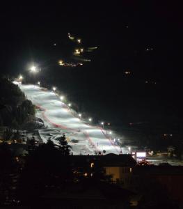 a street at night with lights on a beach at Appartamento 110mq Zona Terme posto auto privato in Bormio +58 photos