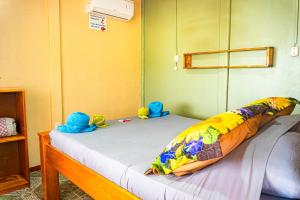 a bedroom with two stuffed animals sitting on a bed at Hotel Casa Gitana Corcovado Tour operador in Drake