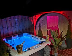 a jacuzzi tub in a backyard at night at Ferienhaus Mefady Jünkerath in Jünkerath
