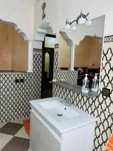a bathroom with a sink and a mirror at spacious ground floor apartment in Taroudant