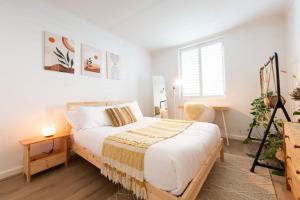 a bedroom with a bed and a desk and a window at Boho by the Bay in Melbourne +22 photos