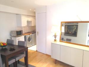 Apartment Paris 1° centre - Louvre 주방 또는 간이 주방