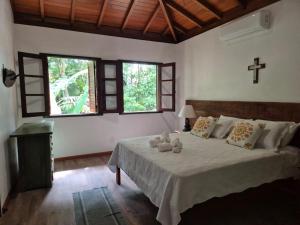 a bedroom with a bed with teddy bears on it at A Casinha Lumiar in Lumiar +90 photos