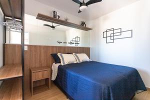 a bedroom with a bed and a ceiling fan at Lindo e moderno próximo ao Expo Center Norte in São Paulo +15 photos