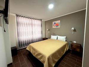 a hotel room with a bed and a window at EL GRAN SEÑORIAL in Jauja