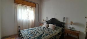 a bedroom with a bed and a window at Casa Uchita in La Falda