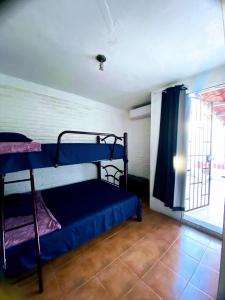 a room with two bunk beds and a window at Rent Casa La Moraleja in Ixtapa