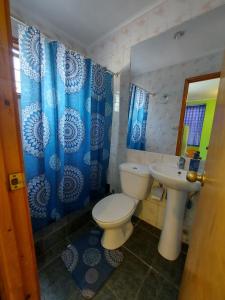 a bathroom with a toilet and a sink at Cabañas Alquymia in Algarrobo