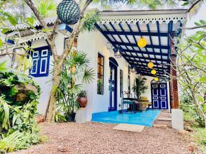 a house with blue and white walls and a porch at Sriyan Boutique Villa in Beruwala