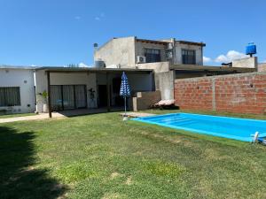 a house with a swimming pool in the yard at Ciudad Abierta San Pedro Bs As in San Pedro