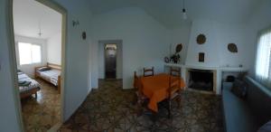 a living room with a table and a fireplace at Casa playera 2 dormitorios in La Paloma +1 photo