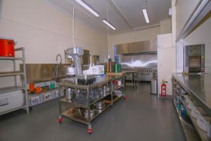 a large commercial kitchen with a large kitchen with aiencies at Rotoiti Lodge in Saint Arnaud
