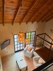 an overhead view of a living room with a chandelier at Loft del centro Saladillo in Saladillo